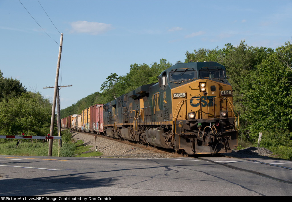 CSXT 464 Leads M427 at North Berwick